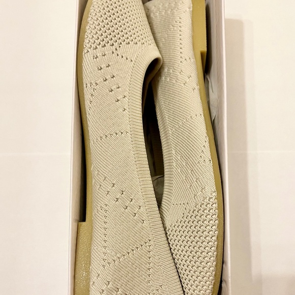 HEAWISH Comfortable Round Toe Flats Shoes Women, Slip On Ballet Flats for Women, - Picture 2 of 7